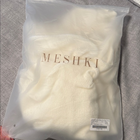 Elegant Cream Halter Top - Picture 2 of 4